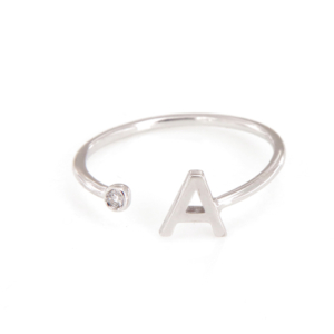 anello lettera A  in oro e  pave’ di brillanti
