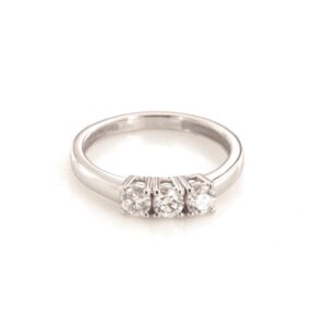 Anello trilogy in oro bianco e diamanti taglio brillante per cta 0,45  totali