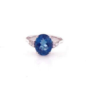 Anello Topazio Blu london ovale  e  Brillanti laterali per tot ct 0,13